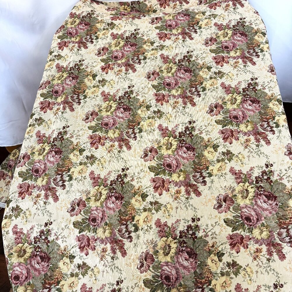 Roses Colonial Floral Jacquard Tapestry Upholstery 1 yrd  Fabric NEW  VTG - Picture 3 of 12